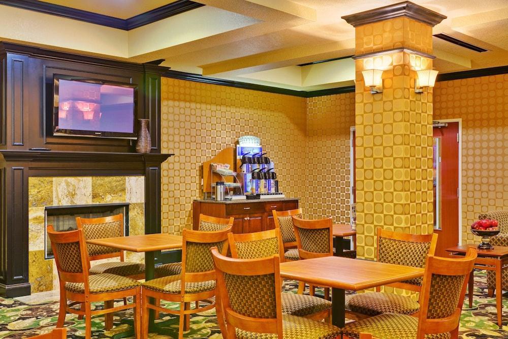Holiday Inn Express Mccomb By Ihg Zewnętrze zdjęcie