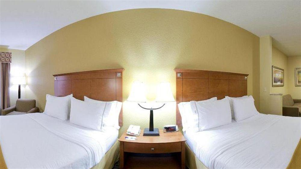 Holiday Inn Express Mccomb By Ihg Zewnętrze zdjęcie