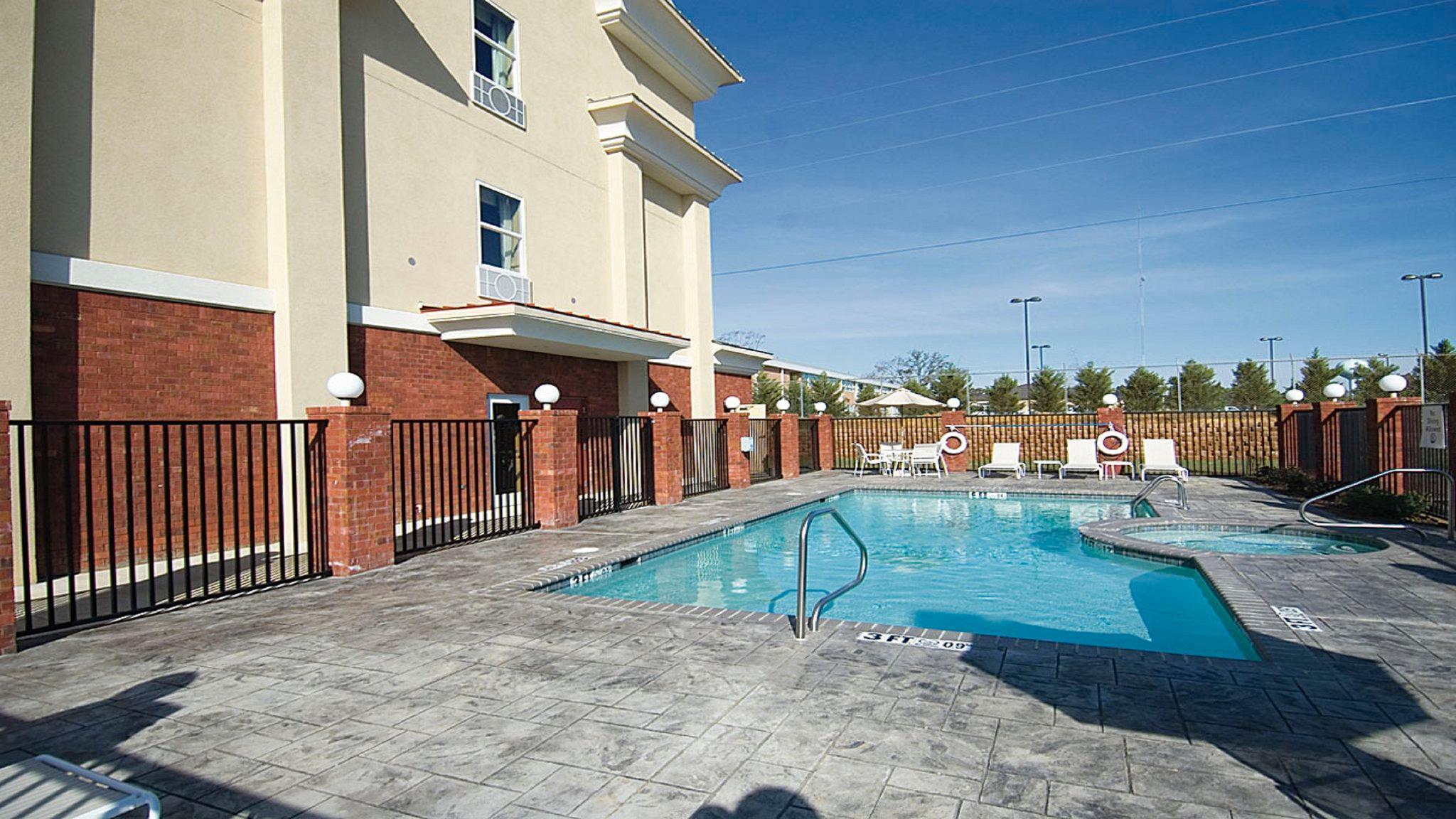 Holiday Inn Express Mccomb By Ihg Zewnętrze zdjęcie
