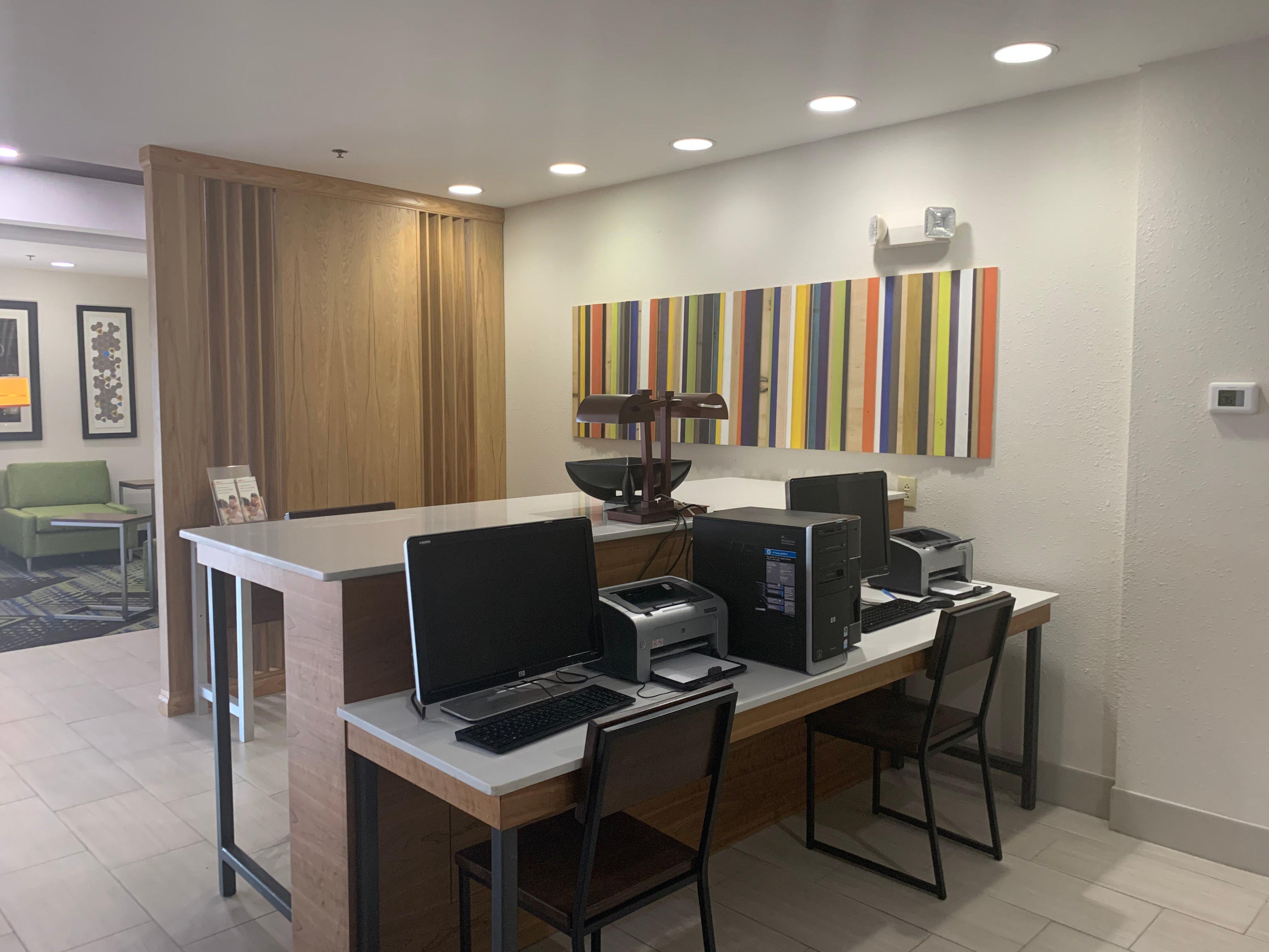 Holiday Inn Express Mccomb By Ihg Zewnętrze zdjęcie